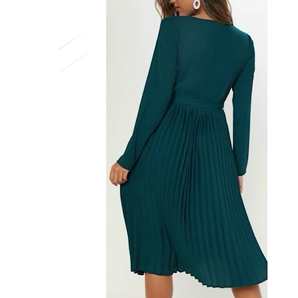 Pretty Little Thing Emerald Green Long Sleeve Pleated Midi Dress - Picture 3 of 16